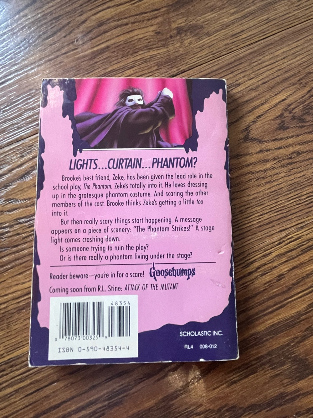 R.L. Stine Goosebumps Phantom of the Auditorium Kids book - vintage spooky novel - Picture 2 of 3